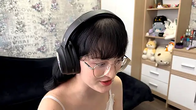 FakeLamb online show from September 9, 2025, 12:03 pm