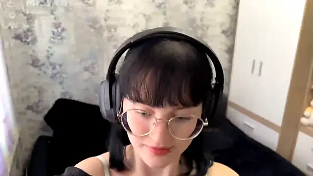 FakeLamb online show from September 10, 2025, 12:15 pm