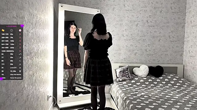 FakeLamb online show from October 13, 2025, 9:05 pm