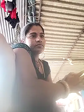 Snapshot of Hansini_Gowda chatting on November 1, 2025, 5:36 am Hansini Gowda online show from November 1, 2025, 5:36 am