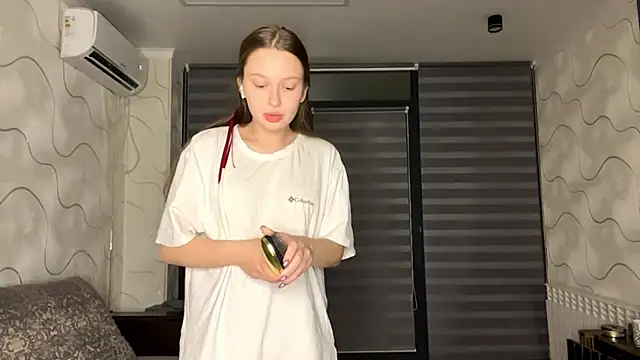 CharlynDini online show from November 30, 2025, 3:46 pm