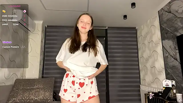 CharlynDini online show from November 25, 2025, 4:07 pm