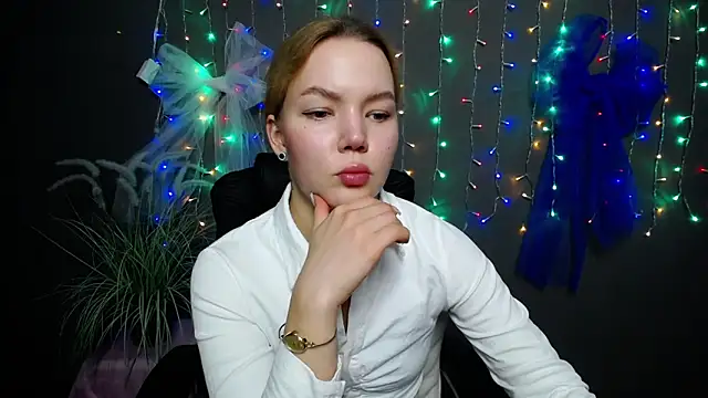 StellaLight online show from November 5, 2025, 1:14 pm