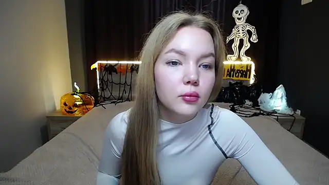 StellaLight online show from October 17, 2025, 8:06 am