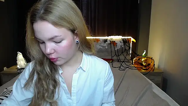 StellaLight online show from October 31, 2025, 7:27 am