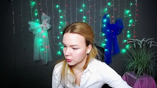 StellaLight online show from December 1, 2025, 7:20 am