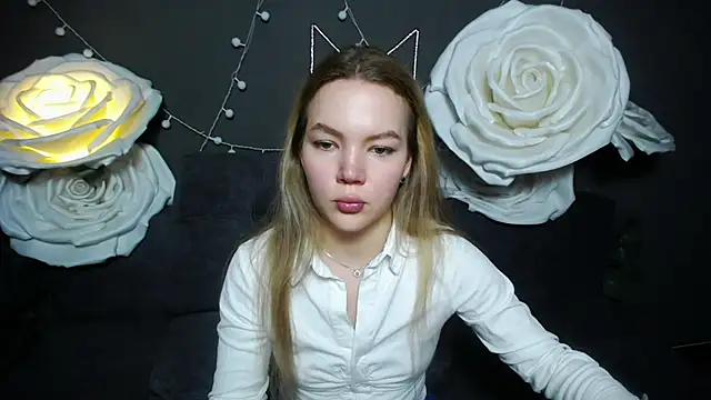 StellaLight online show from November 28, 2025, 2:28 pm