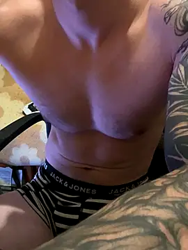 fronkie9384 online show from September 17, 2025, 8:33 pm