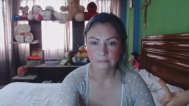  Charlize theron  online show from December 21, 2025, 2:52 pm