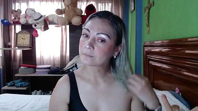  Charlize theron  online show from November 2, 2025, 8:25 pm