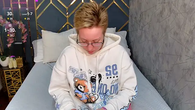 AlexandraGreen online show from October 22, 2025, 4:06 pm