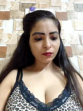 QUEEN-ADITI online show from September 18, 2025, 1:36 pm