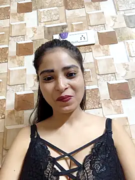 QUEEN-ADITI online show from October 10, 2025, 3:24 pm