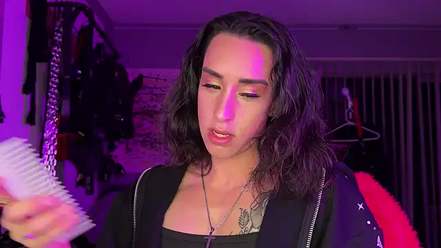 xoFrankie online show from October 12, 2025, 4:14 am