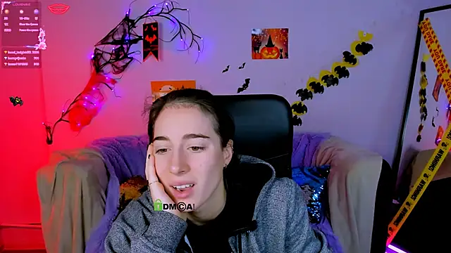 khloebeauty online show from November 1, 2025, 8:14 pm