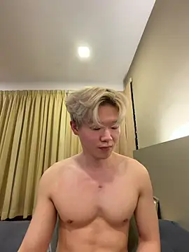 Snapshot of zachlee_69 chatting on April 4, 2026, 5:30 pm zachlee 69 online show from April 4, 2026, 5:30 pm