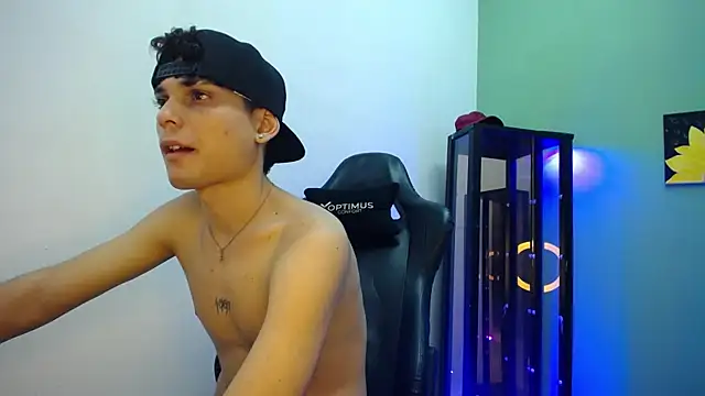 dilan hott  online show from December 15, 2025, 6:47 pm