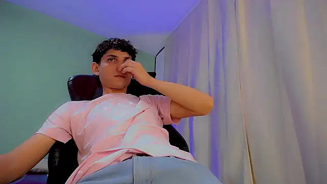 dilan hott  online show from September 13, 2025, 8:42 pm