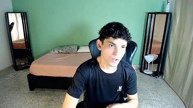 dilan hott  online show from September 8, 2025, 8:41 pm