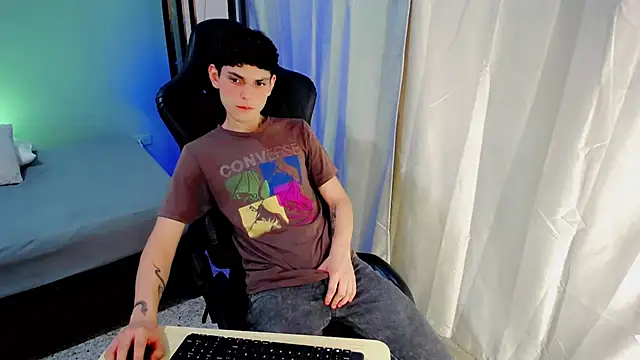 dilan hott  online show from September 15, 2025, 8:09 pm