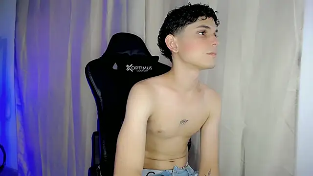 dilan hott  online show from October 24, 2025, 8:19 pm