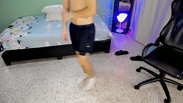 dilan hott  online show from October 19, 2025, 8:22 pm