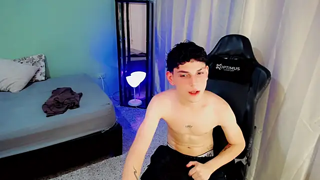 dilan hott  online show from September 20, 2025, 8:47 pm