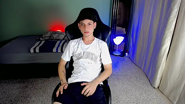 dilan hott  online show from October 2, 2025, 8:12 pm