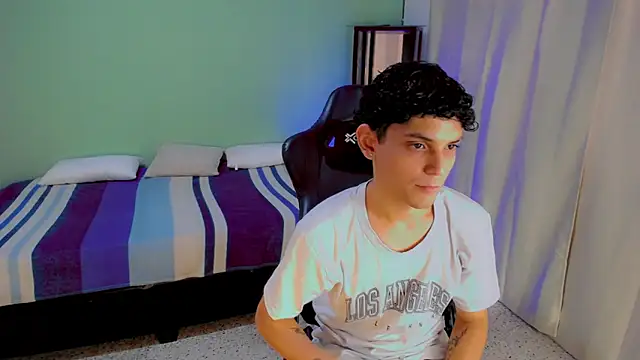 dilan hott  online show from September 12, 2025, 8:30 pm