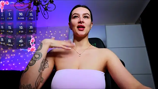 Snapshot of Veronica_Larsson chatting on April 21, 2026, 6:58 pm Veronica Larsson online show from April 21, 2026, 6:58 pm