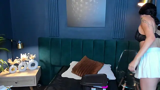 aliceandsia online show from September 13, 2025, 3:06 am