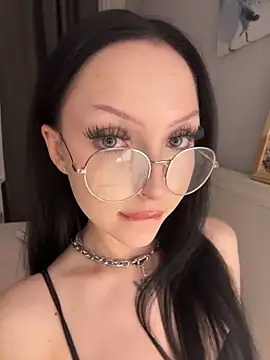 Snapshot of Lina_Thornton_ chatting on May 22, 2026, 8:29 pm Lina Thornton online show from May 22, 2026, 8:29 pm