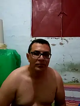 Snapshot of voyerista50 chatting on September 25, 2025, 5:35 am voyerista50 online show from September 25, 2025, 5:35 am