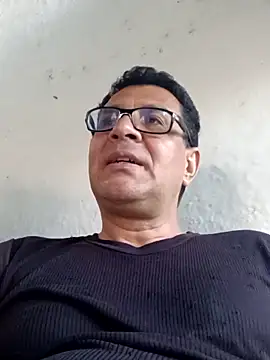 Snapshot of voyerista50 chatting on October 25, 2025, 10:21 pm voyerista50 online show from October 25, 2025, 10:21 pm