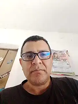 Snapshot of voyerista50 chatting on September 17, 2025, 4:42 pm voyerista50 online show from September 17, 2025, 4:42 pm