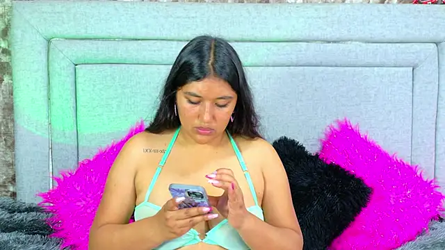 SharaRous online show from November 19, 2025, 12:05 pm