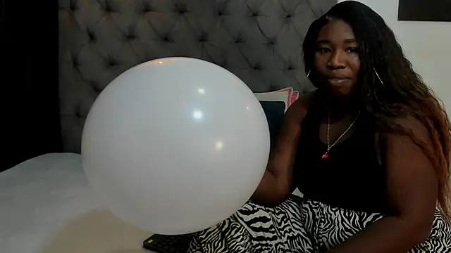 nahiroby ebony online show from March 18, 2026, 5:47 pm