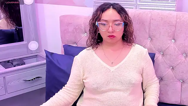 leyla smithh online show from October 11, 2025, 12:17 pm