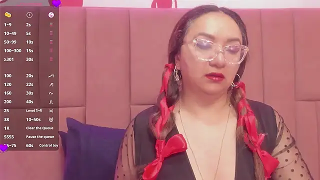 leyla smithh online show from November 29, 2025, 11:32 am