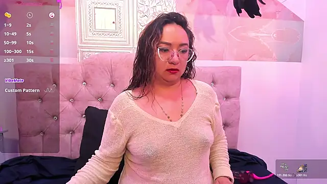 leyla smithh online show from November 9, 2025, 1:37 pm