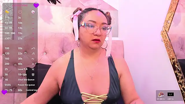 leyla smithh online show from October 30, 2025, 12:14 pm