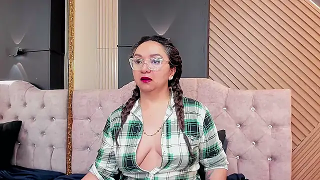 leyla smithh online show from November 26, 2025, 12:16 pm