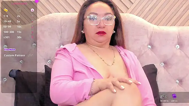 leyla smithh online show from November 18, 2025, 1:03 pm