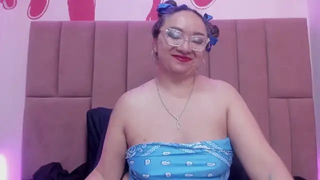 leyla smithh online show from November 28, 2025, 12:27 pm