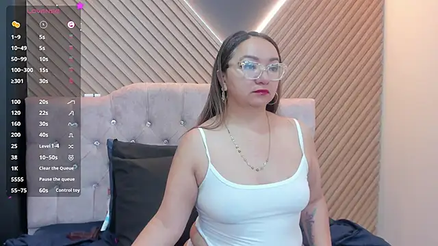 leyla smithh online show from November 21, 2025, 12:15 pm