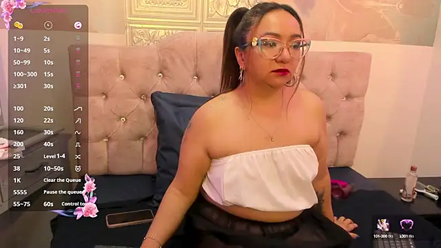 leyla smithh online show from October 4, 2025, 11:56 am