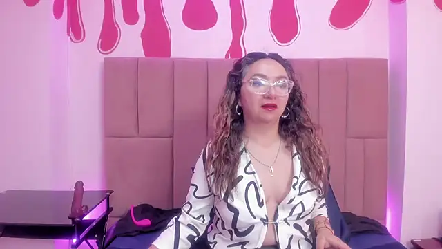 leyla smithh online show from November 27, 2025, 12:27 pm