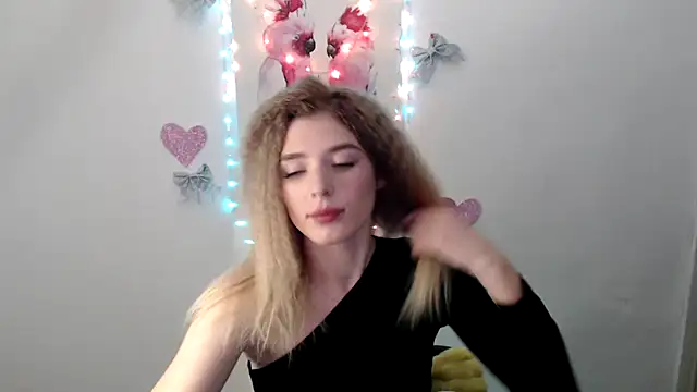 JuiceLips   online show from November 28, 2025, 1:33 pm