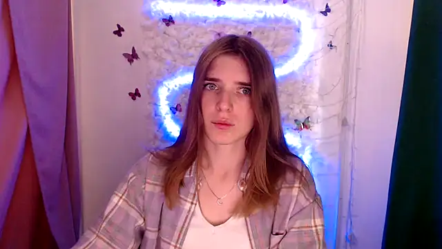 JuiceLips   online show from September 23, 2025, 7:15 am