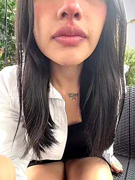 KloePink  online show from September 29, 2025, 2:01 pm